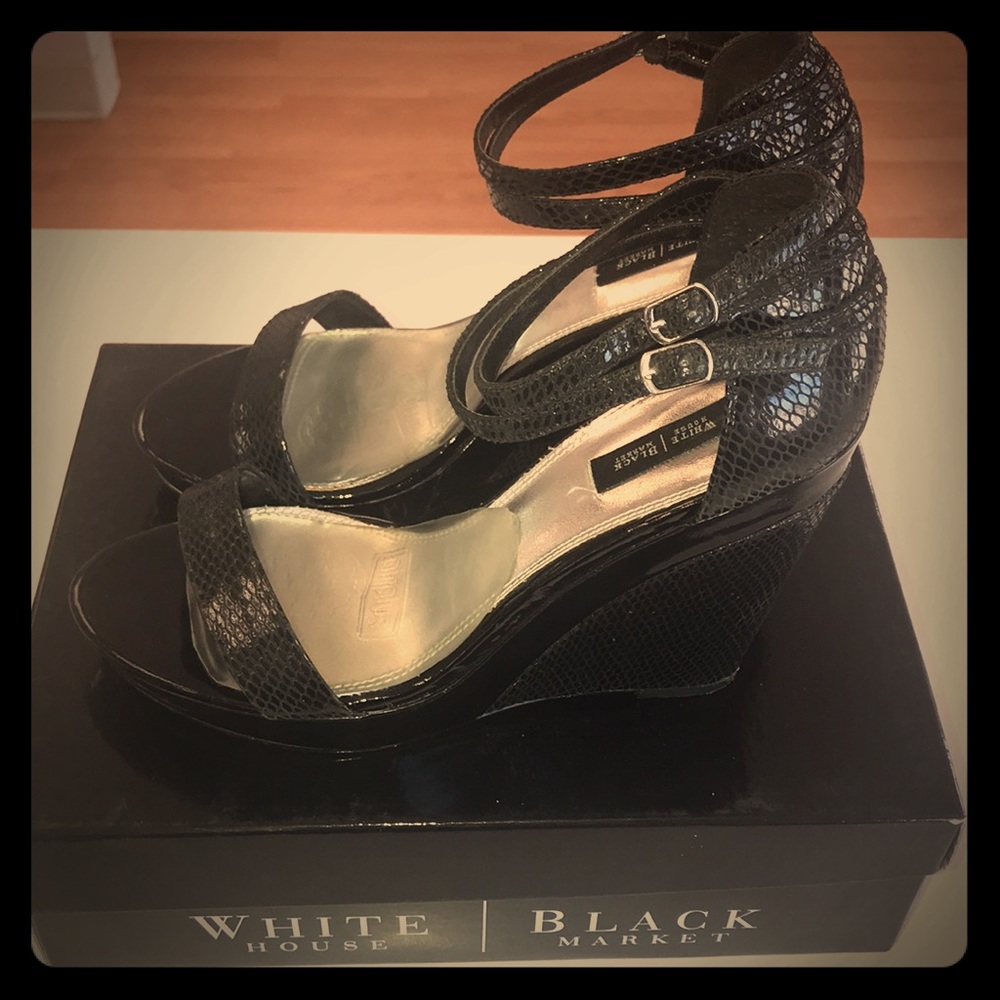 Black snake print wedge